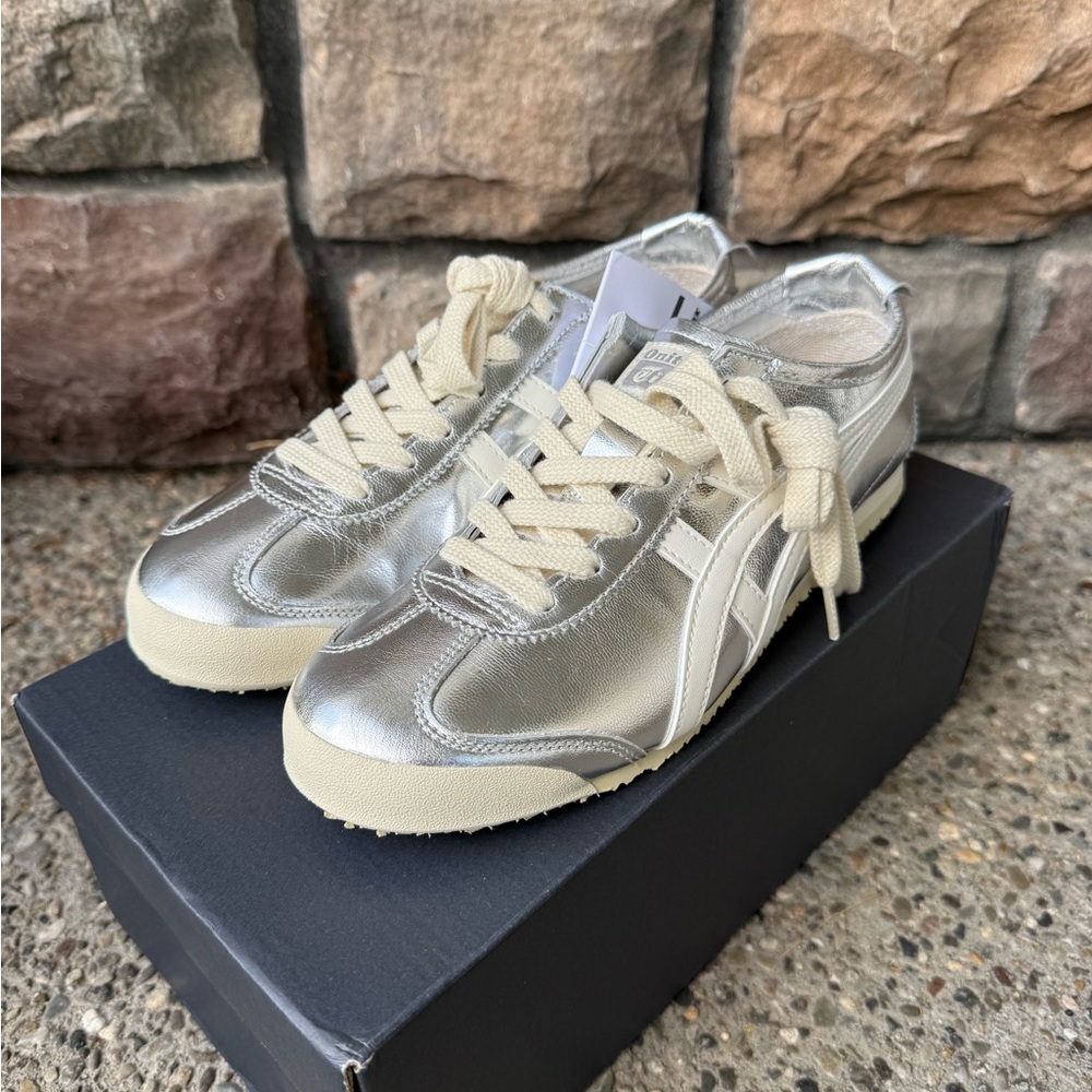 NWT!! Onitsuka Tiger Mexico 66 Silver